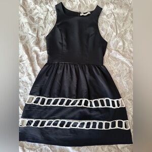 Elegant Black and White Sleeveless Dress